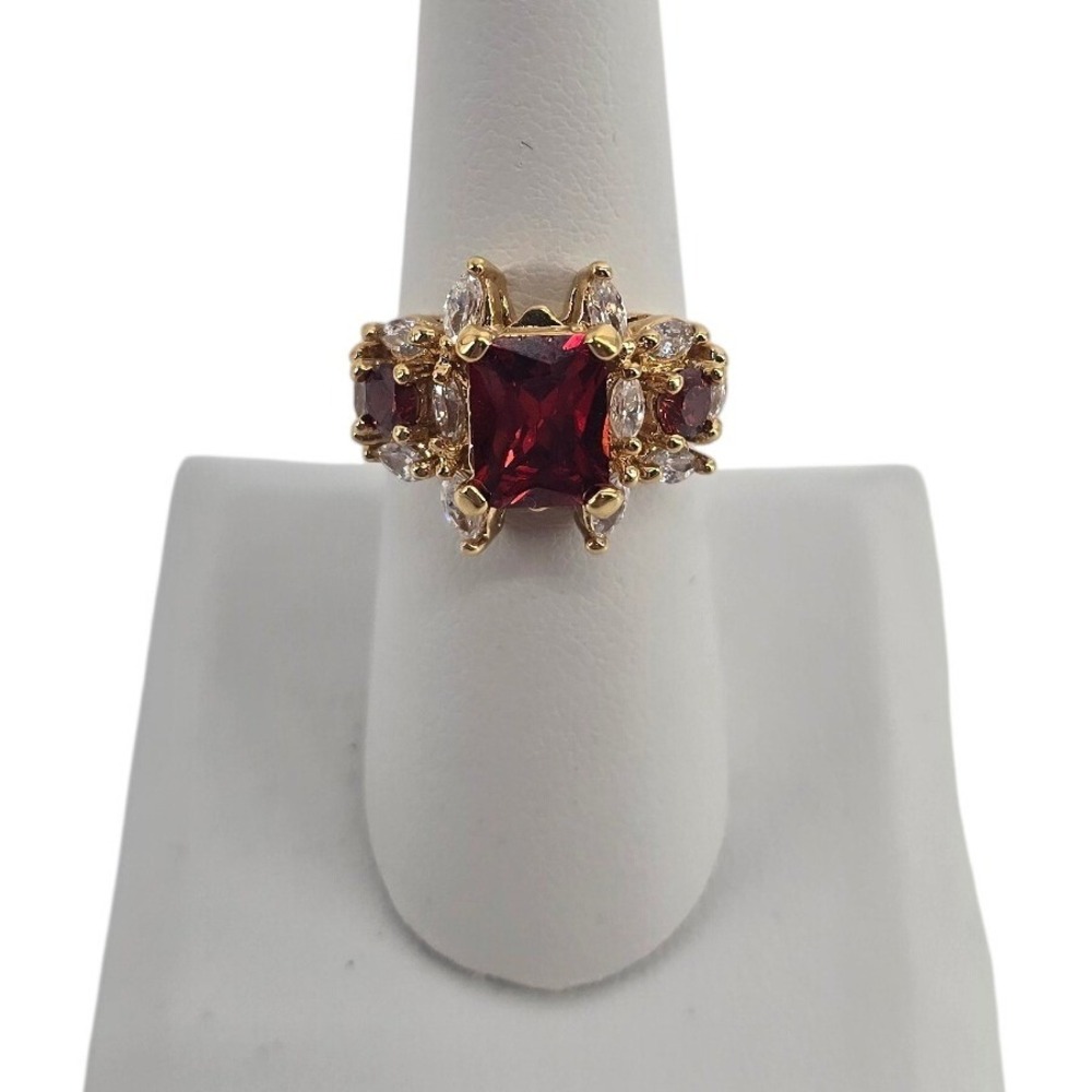 Unbranded Ring Womens 7 Cocktail Red Gold Tone Simulated Garnet EUC